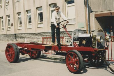 Převoz renovovaného podvozku TL4 do nové expozice Technického muzea v centru města v roce 1997.