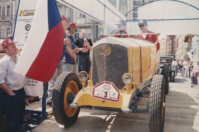 S Dušanem Porubou na Startu ostravské Veteran Rallye - Memoriálu ing. Františka Procházky, 27-28. 5. 1995.